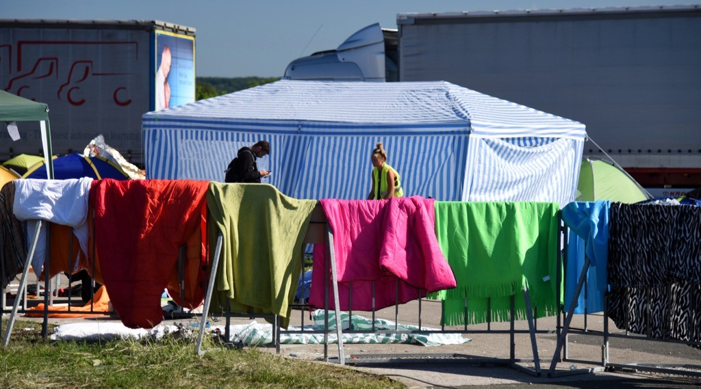 Cameron Croatia Refugees Workers