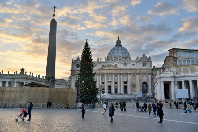 cameron-italy-rome-vatican-christmas