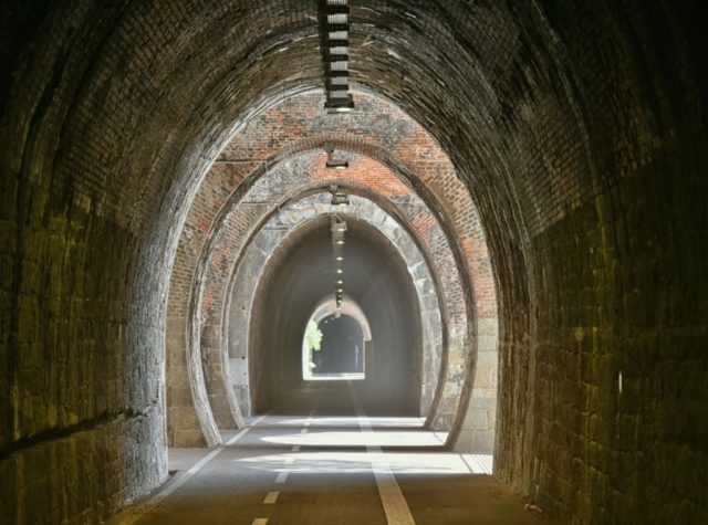cameron-italy-bonassola-tunnel