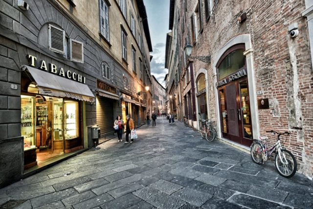 cameron-italy-lucca-street-2