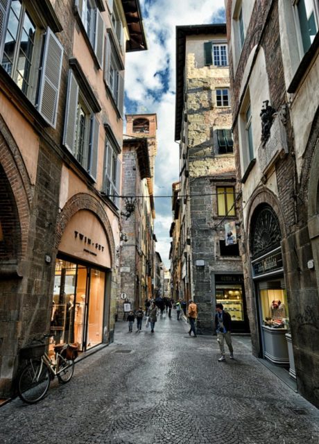 cameron-italy-lucca-street-5