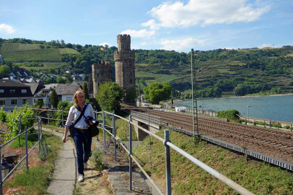 Rhineland-Oberwessel-rampart-hike-with-river-view