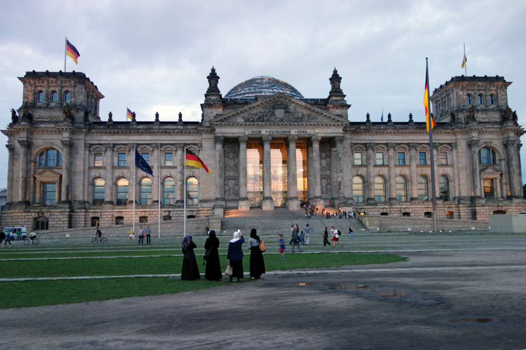 Exterior-of-dome-and-Reichstag