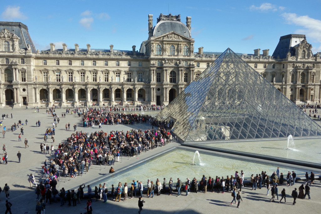 Line outside Louvre