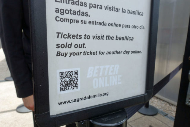 sign at the Sagrada Familia that says "Tickets to visit the basilica sold out. BUy your ticket for another day online."